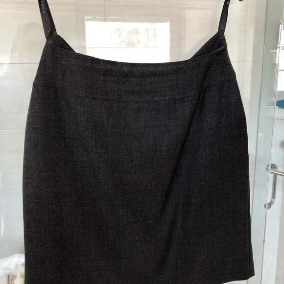 Grey Bianca Nygard fitted suit. Jacket size 10, skirt size 8. - Picture 3 of 8